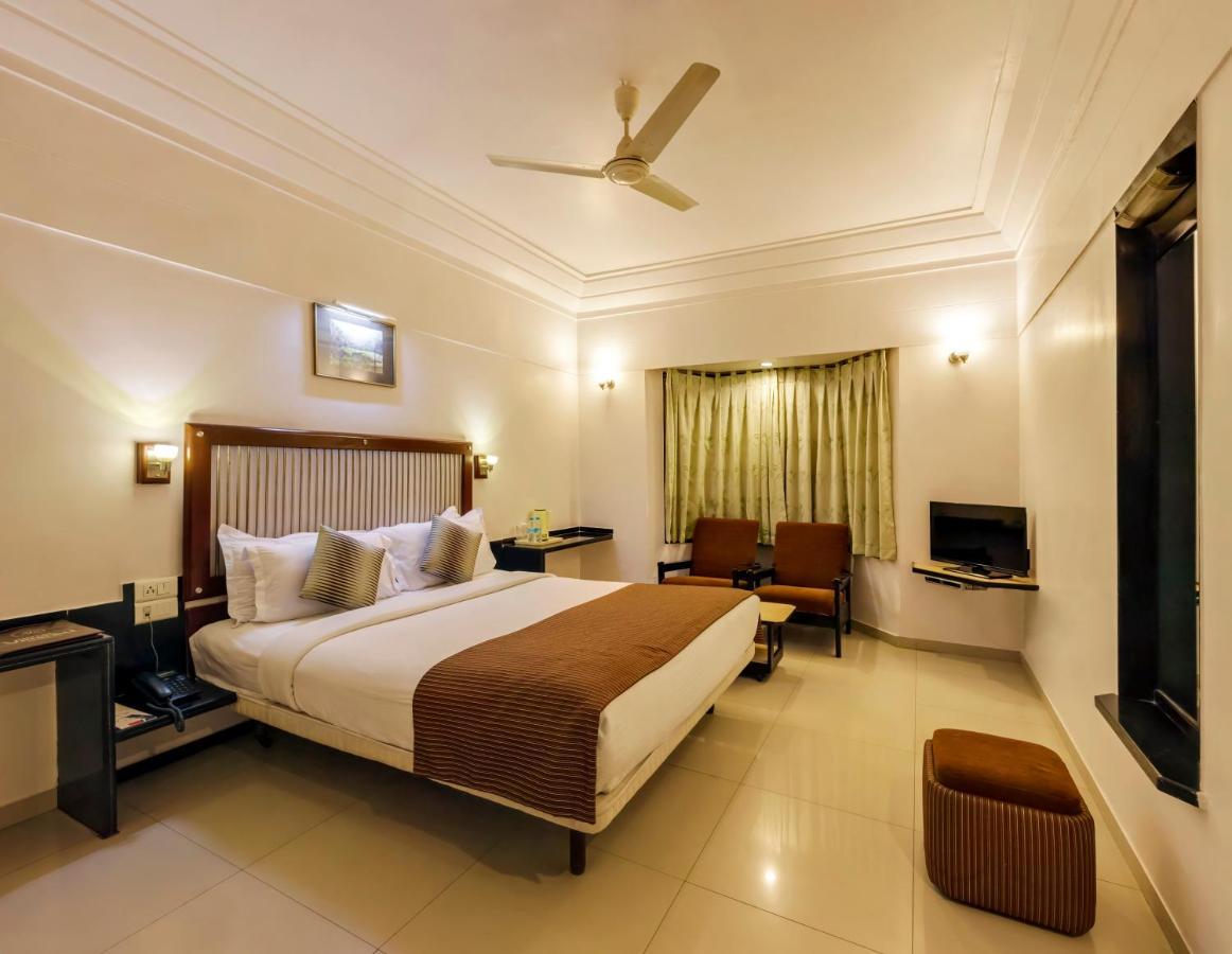 Hotel Vrishali Executive Kolhapur Ngoại thất bức ảnh