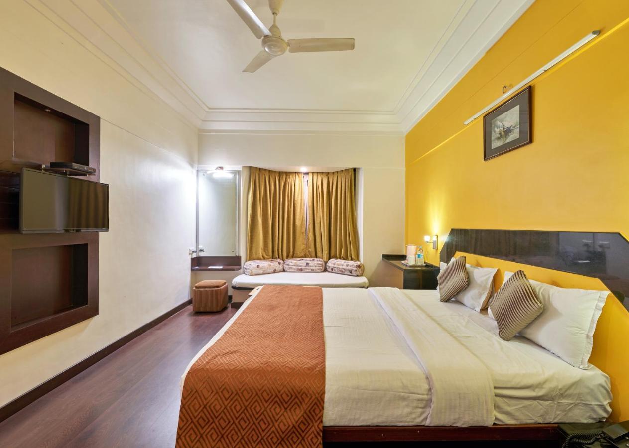 Hotel Vrishali Executive Kolhapur Ngoại thất bức ảnh