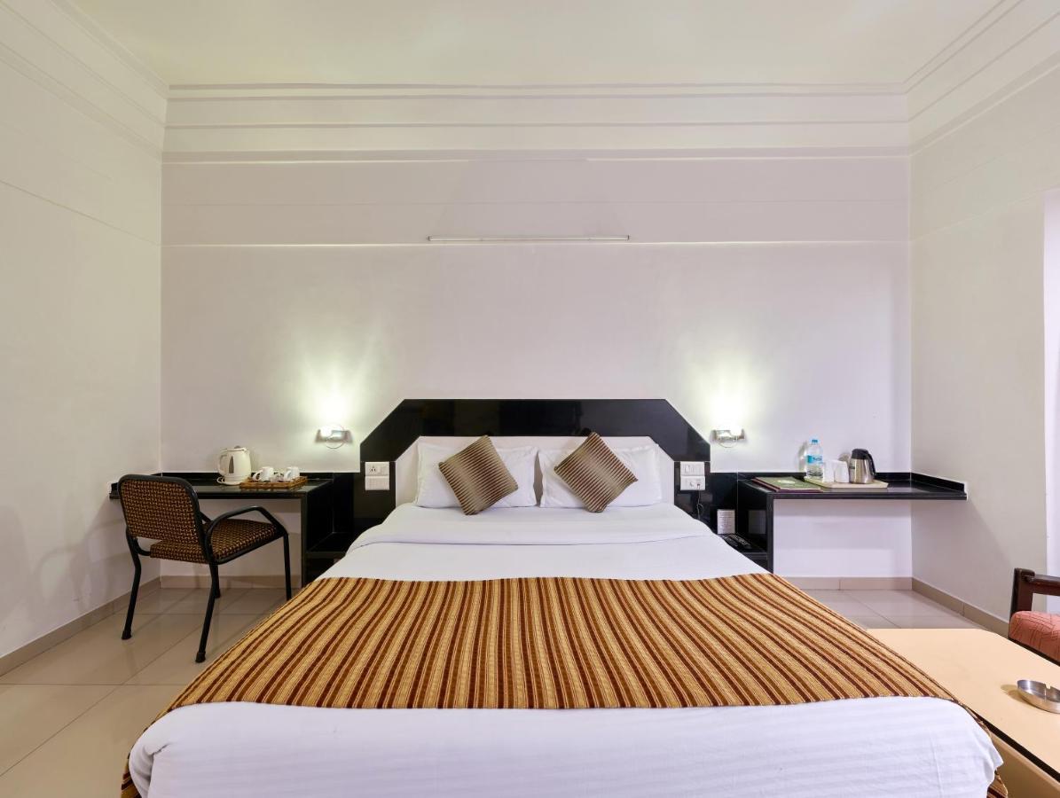 Hotel Vrishali Executive Kolhapur Ngoại thất bức ảnh