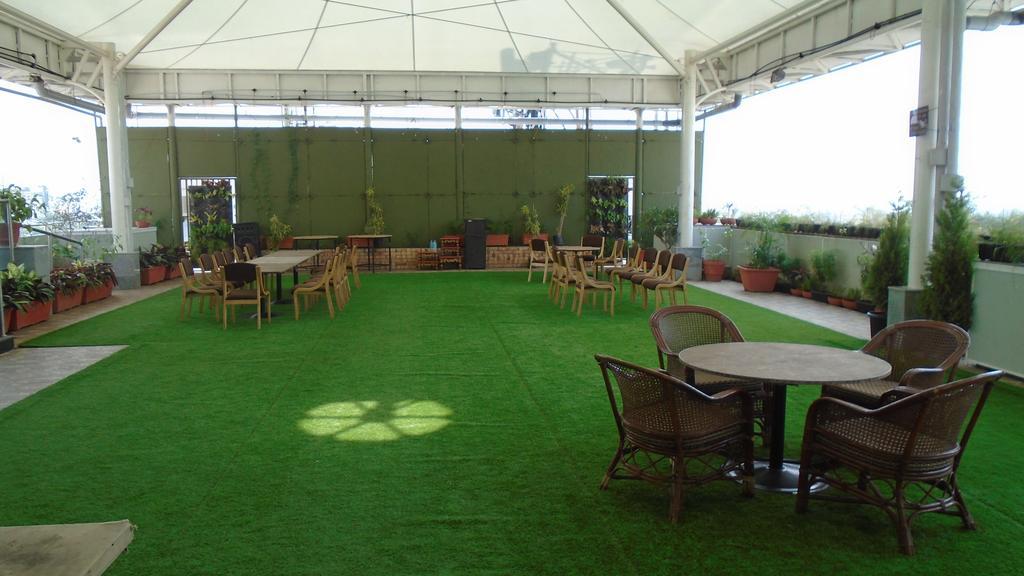 Hotel Vrishali Executive Kolhapur Ngoại thất bức ảnh