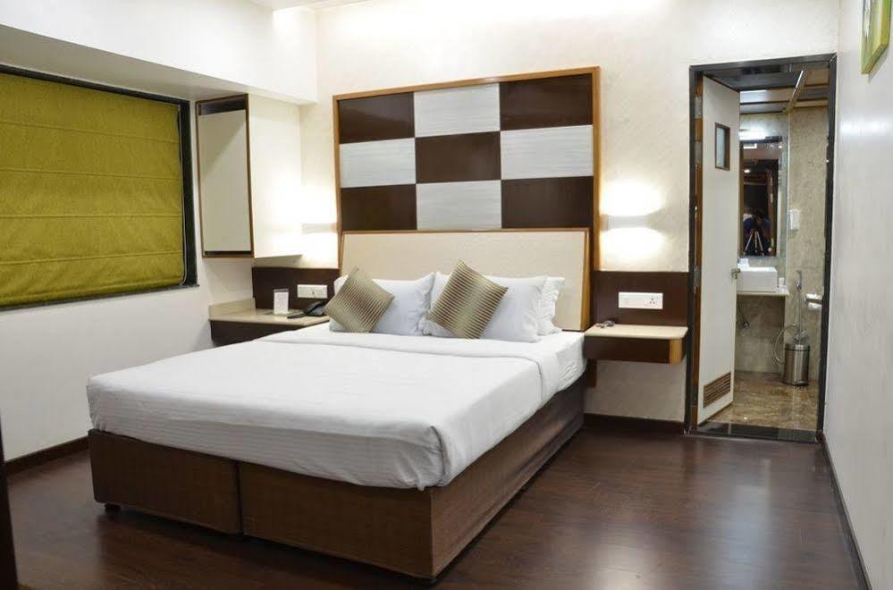 Hotel Vrishali Executive Kolhapur Ngoại thất bức ảnh