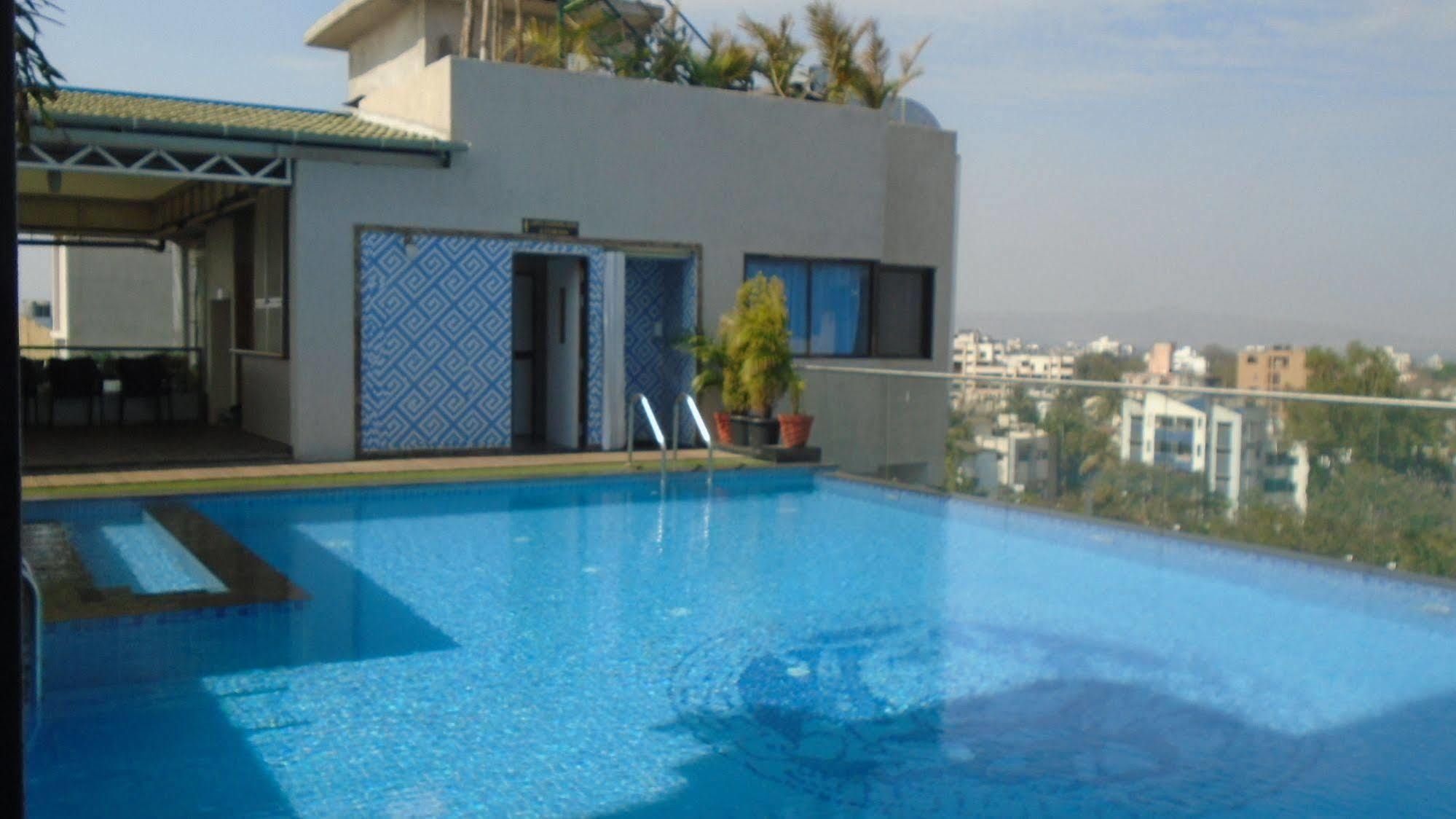 Hotel Vrishali Executive Kolhapur Ngoại thất bức ảnh