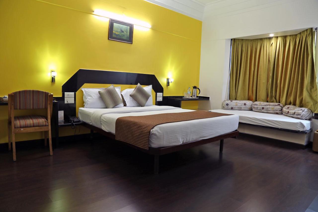 Hotel Vrishali Executive Kolhapur Ngoại thất bức ảnh