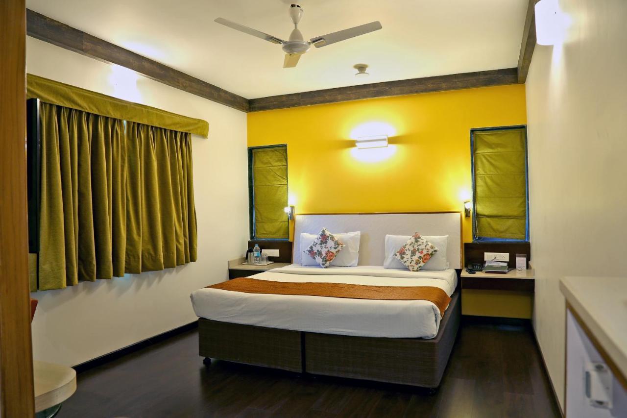 Hotel Vrishali Executive Kolhapur Ngoại thất bức ảnh